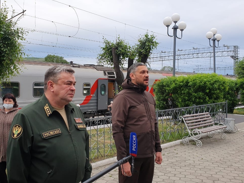 ​Александр Осипов встретил спасателей леса, вернувшихся в Забайкалье из Тюменской области